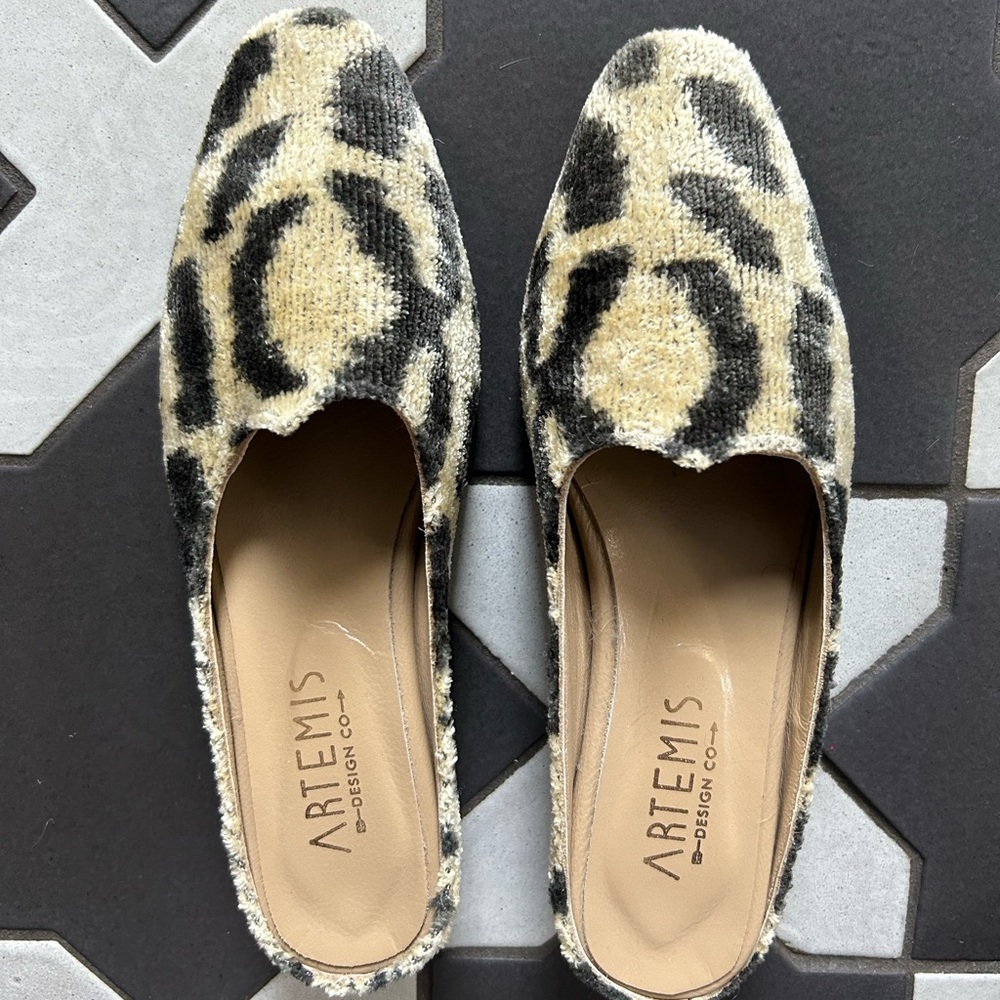 Artemis Design Co. animal print slides